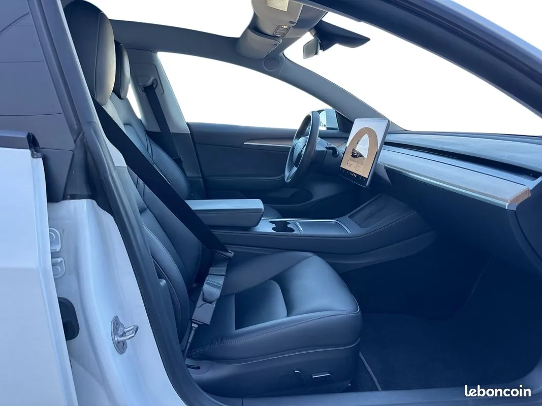 Tesla Model 3 2023 photo 4