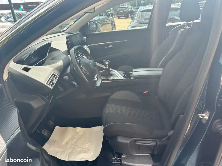 Peugeot 5008 2022 photo 5