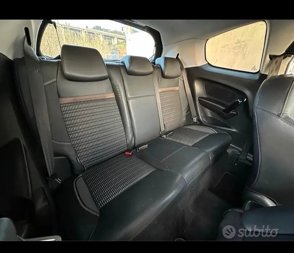 Peugeot 208 2013 photo 5