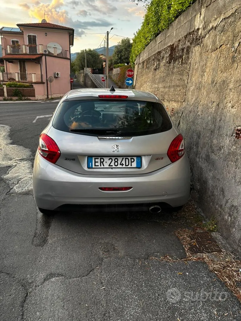 Peugeot 208 2013 photo 3