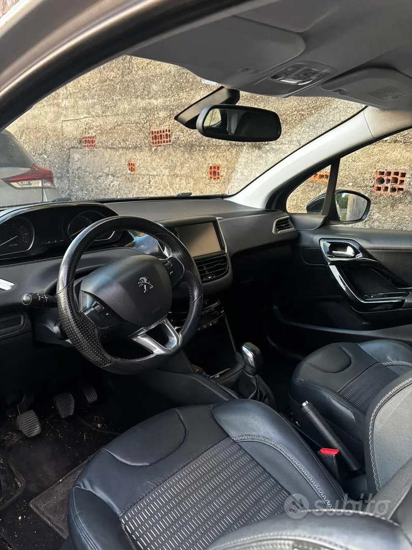 Peugeot 208 2013 photo 4