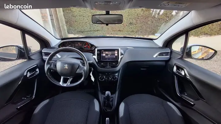Peugeot 208 2016 photo 2