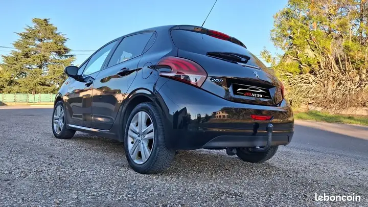 Peugeot 208 2016 photo 3