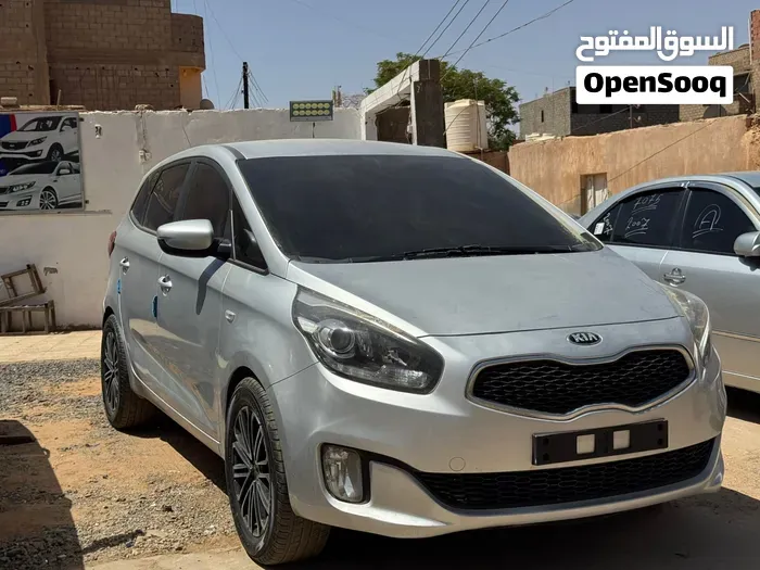 Kia Carens 2013 photo 3