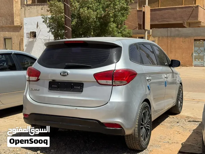 Kia Carens 2013 photo 4