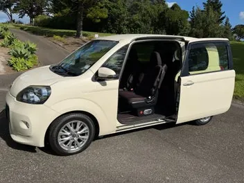 Toyota Porte 2014 photo 2