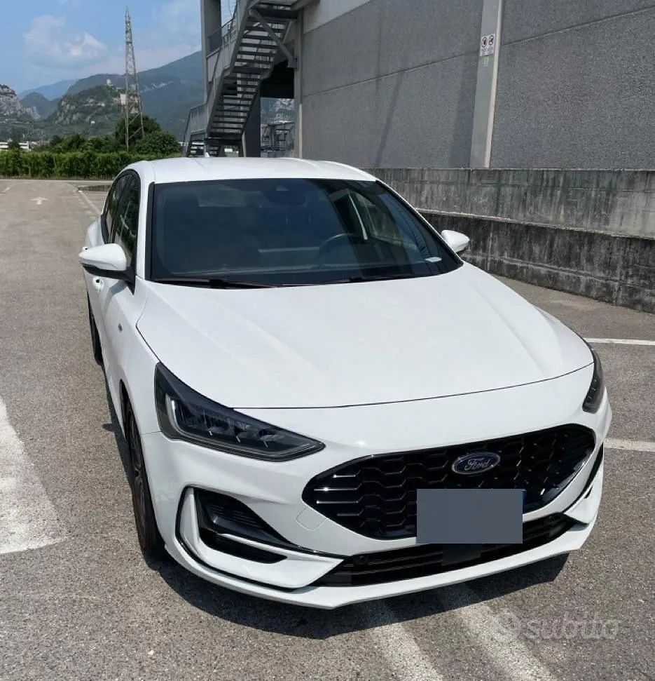 Ford Focus 2024 photo 2