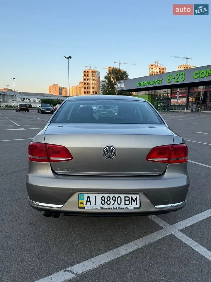 Volkswagen Passat 2012 photo 2