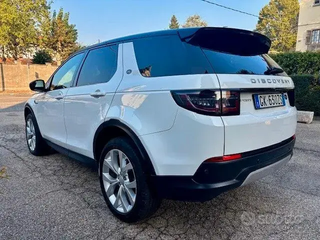 Land Rover Discovery Sport 2022 photo 2