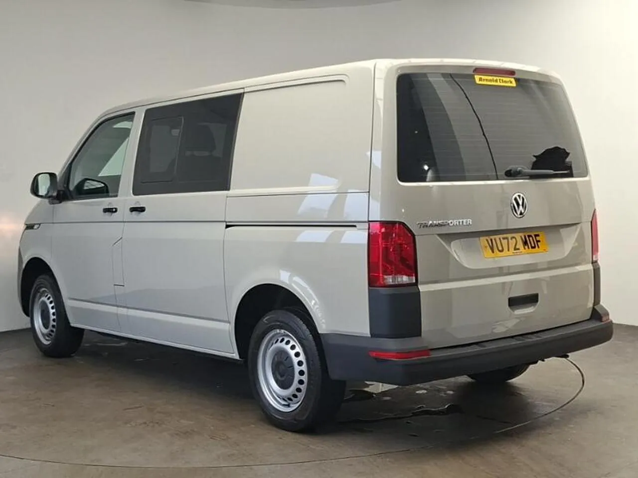 Volkswagen Transporter 2022 photo 2