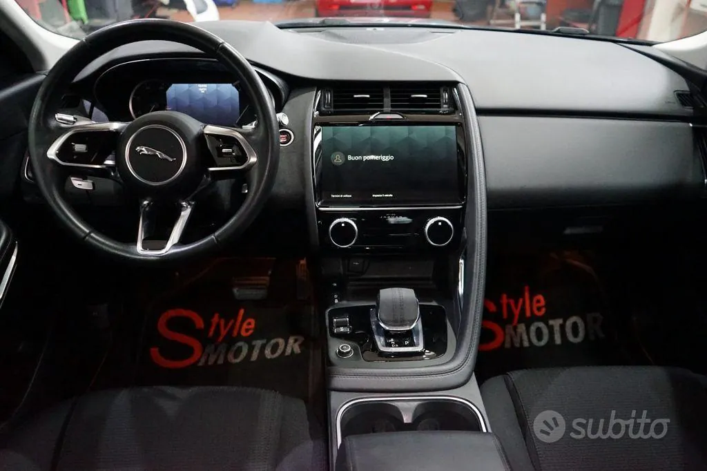 Jaguar E-Pace 2022 photo 5