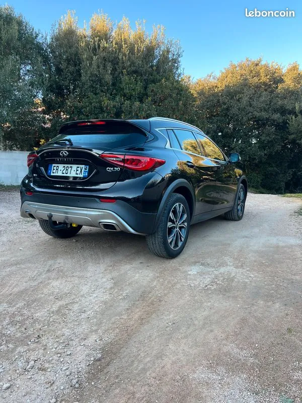 Infiniti Qx30 2017 photo 2