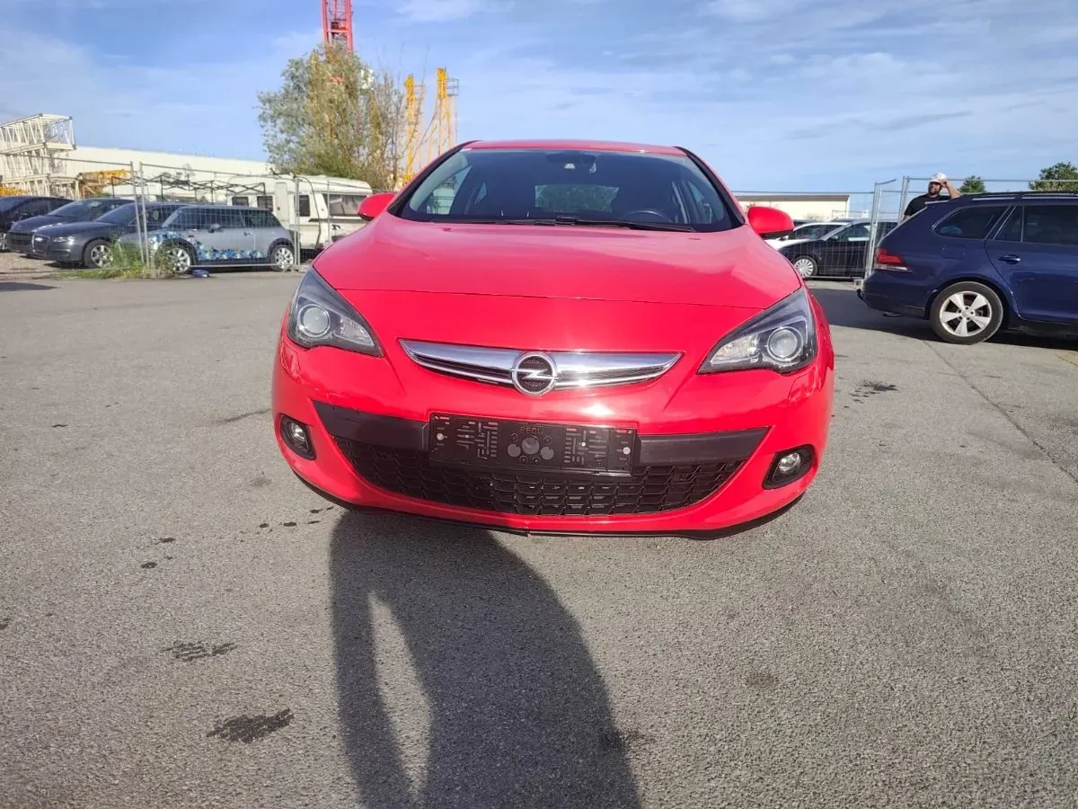 Opel Astra 2013 photo 2