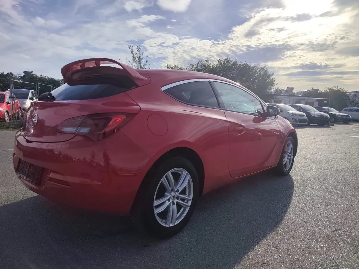Opel Astra 2013 photo 3