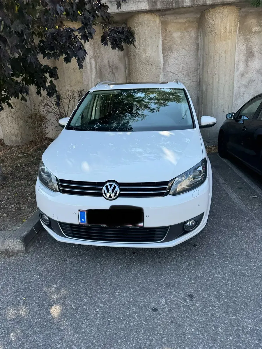 Volkswagen Touran 2013 photo 2