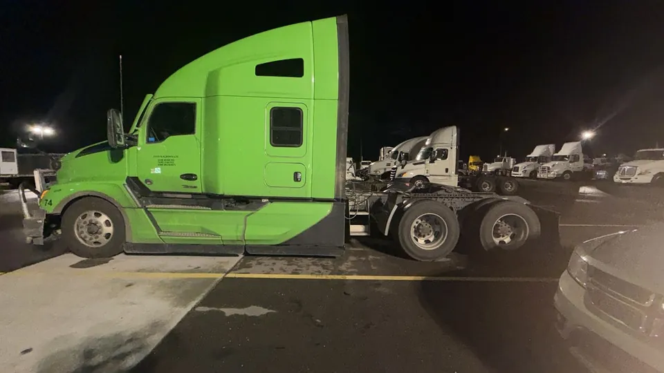 Kenworth T680 2024 photo 3