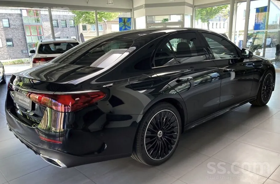 Mercedes-Benz E300 2025 photo 2