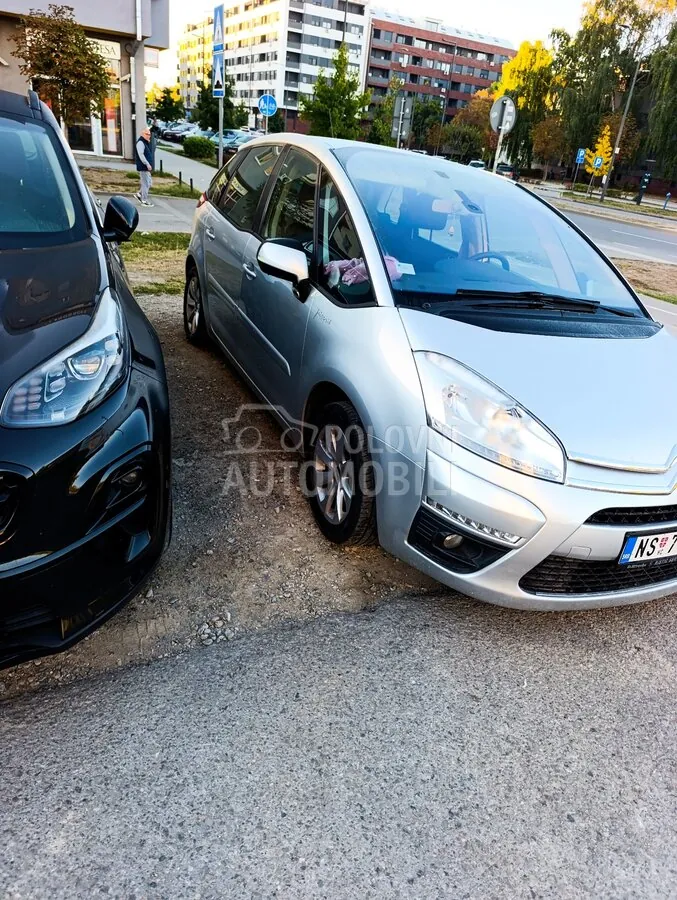 Citroen C4 Picasso 2011 photo 3