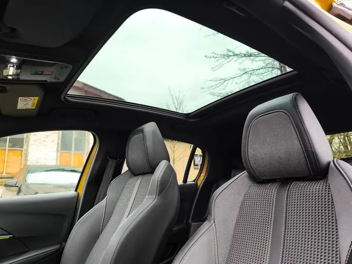 Peugeot 208 2020 photo 3