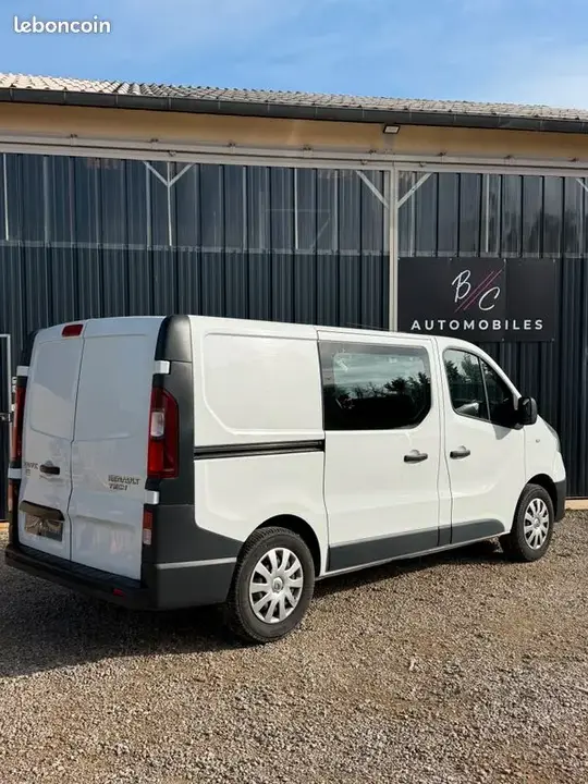 Renault Trafic 2015 photo 3