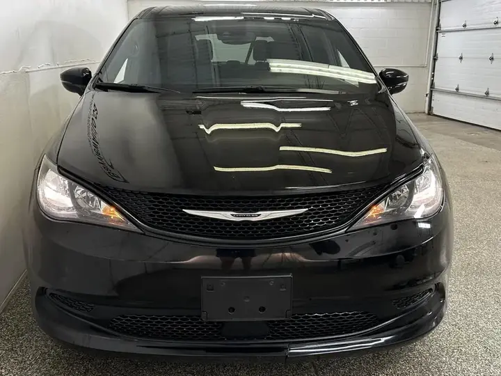 Chrysler Grand Caravan 2025 photo 2