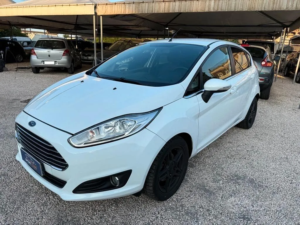 Ford Fiesta 2013 photo 2