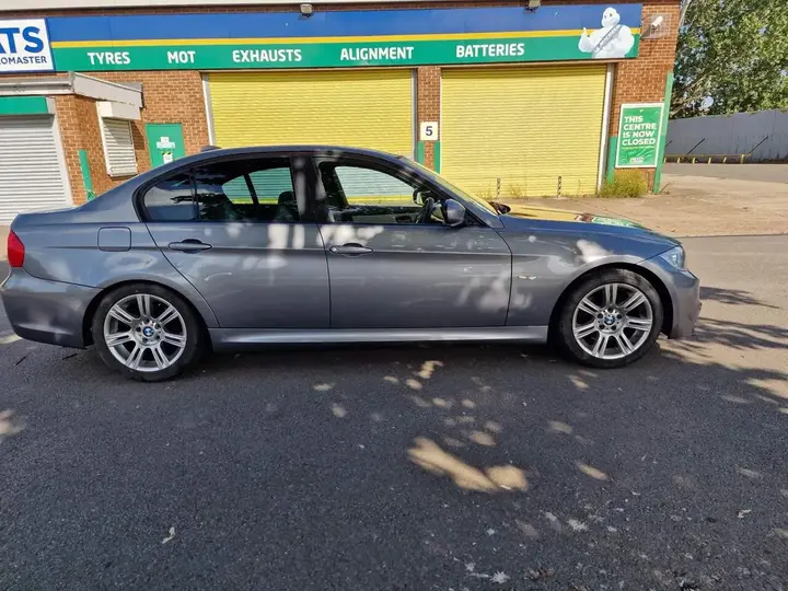 BMW 3 Series 2011 photo 5