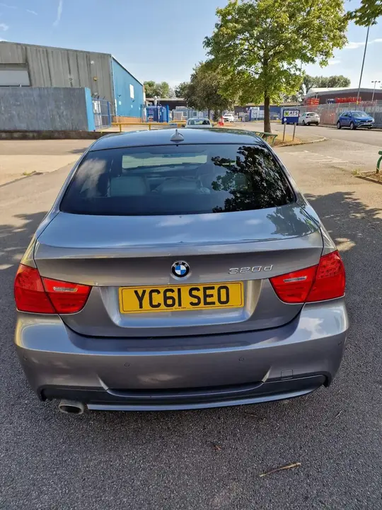 BMW 3 Series 2011 photo 4