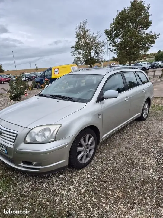 Toyota Avensis 2004 photo 2