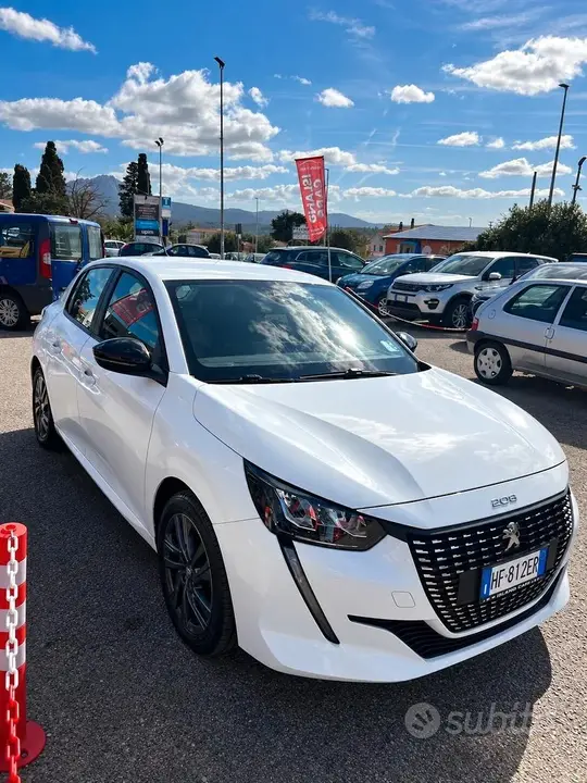 Peugeot 208 2022 photo 3