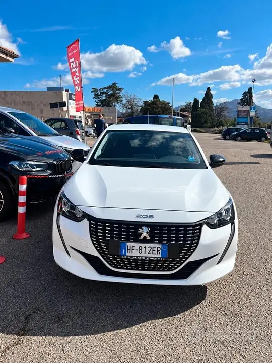 Peugeot 208 2022 photo 2