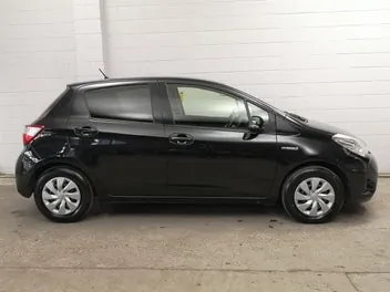 Toyota Vitz 2017 photo 4
