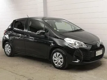 Toyota Vitz 2017 photo 2