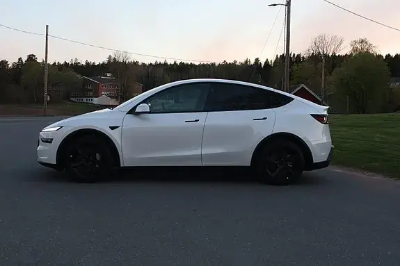 Tesla Model Y 2026 photo 4
