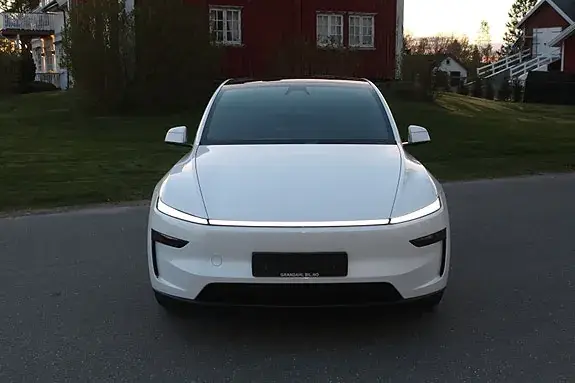 Tesla Model Y 2026 photo 3