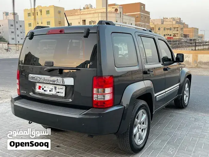 Jeep Cherokee 2010 photo 4