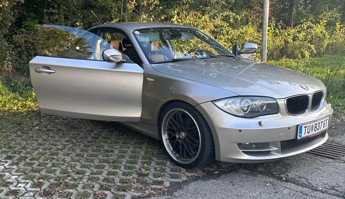 BMW 1 Series 2010 photo 2