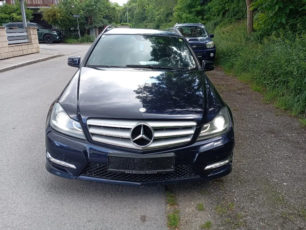 Mercedes-Benz C-Class 2011 photo 3