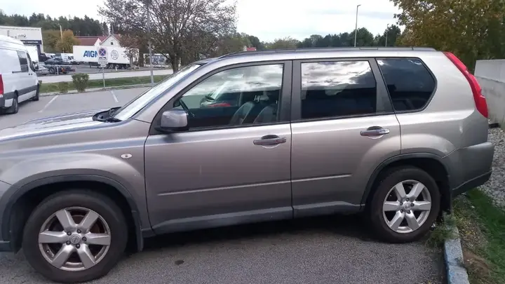 Nissan X-Trail 2010 photo 2