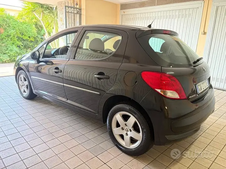 Peugeot 207 2011 photo 4