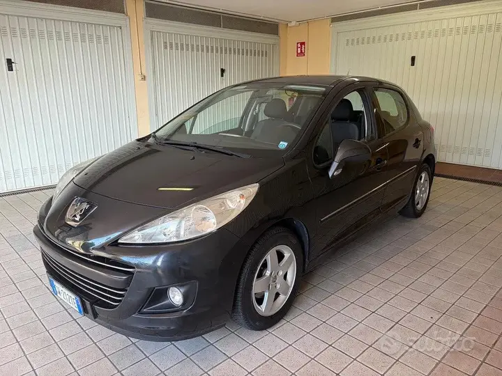 Peugeot 207 2011 photo 3