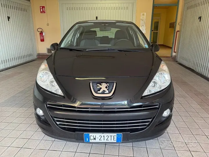 Peugeot 207 2011 photo 2