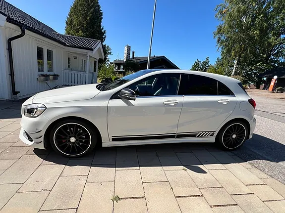 Mercedes-Benz A180 2016 photo 2