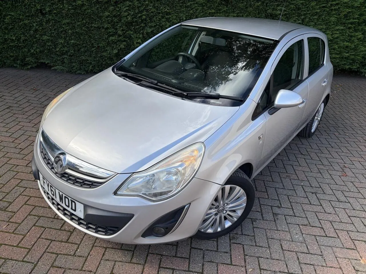 Vauxhall Corsa 2011 photo 2