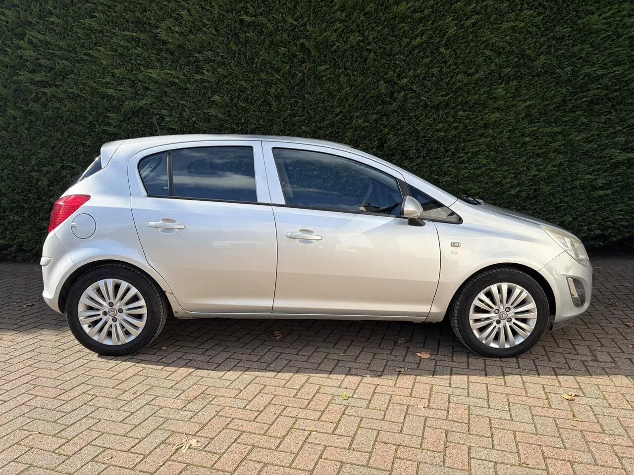 Vauxhall Corsa 2011 photo 3