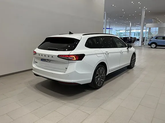 Skoda Superb 2026 photo 5
