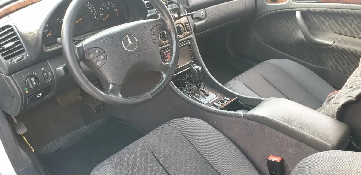 Mercedes-Benz Clk-Class 2001 photo 2