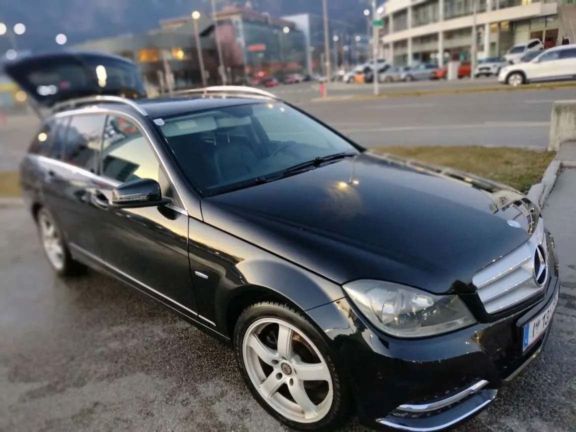 Mercedes-Benz C-Class 2011 photo 2