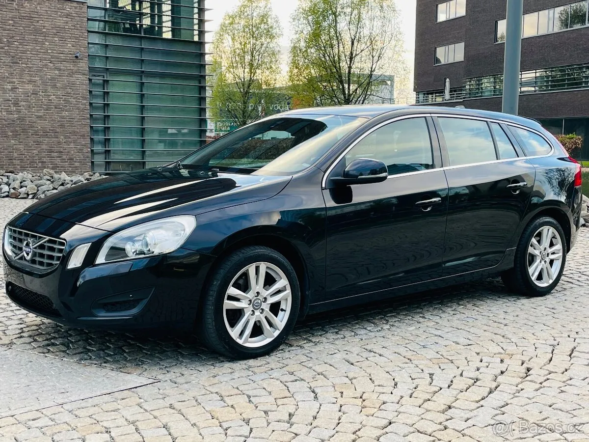 Volvo V60 2023 photo 2