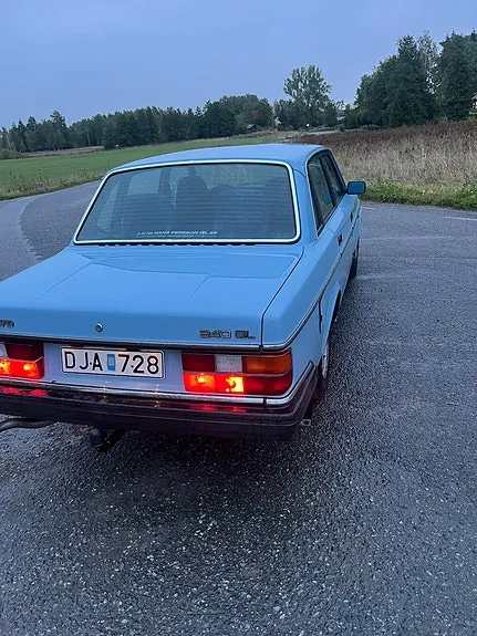 Volvo 240 1984 photo 2